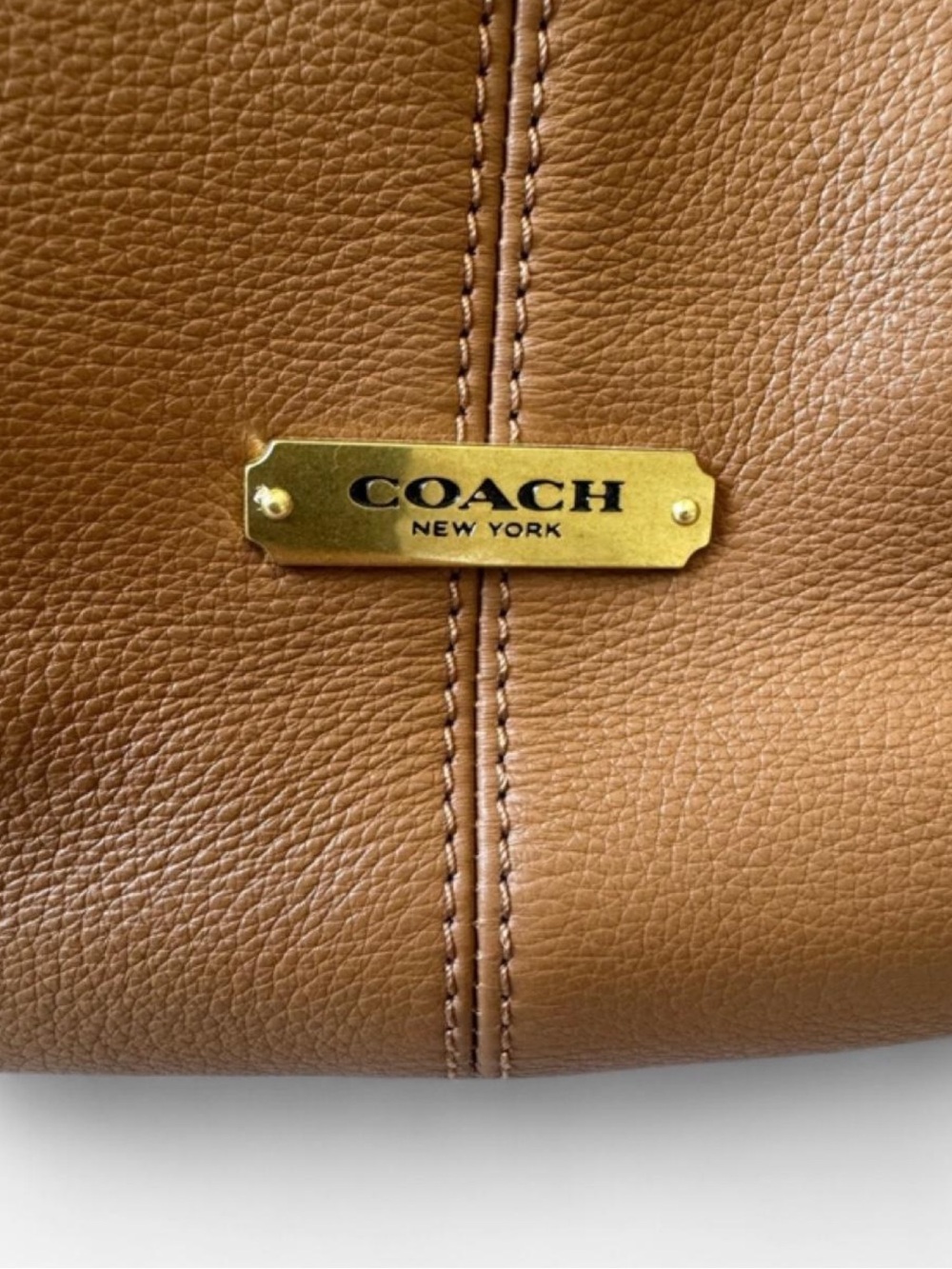 Authentic COACH Large Avery Hobo Bag - Picture 8 of 9